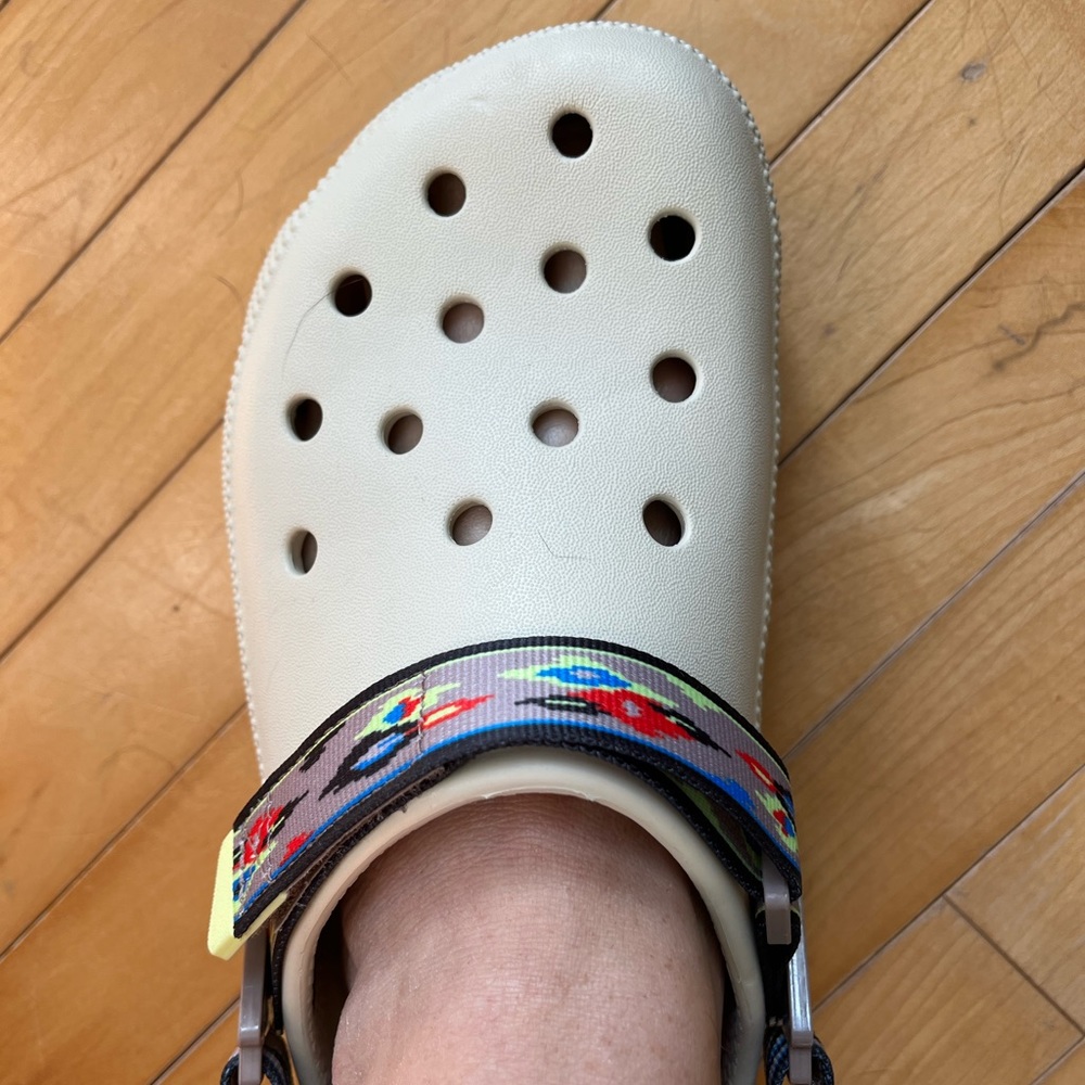 Crocs W8 M6